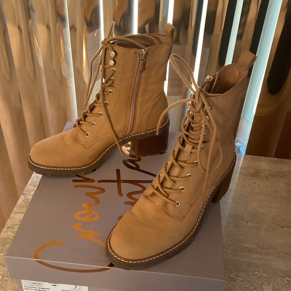 NWB Crown Vintage Genuine Suede, see pictures below - Picture 2 of 10